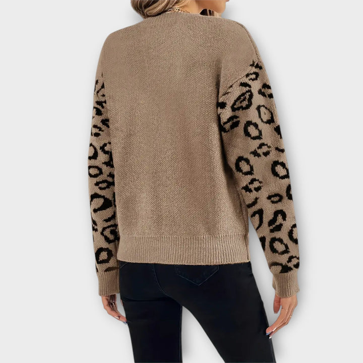 Casual sweater with lion design